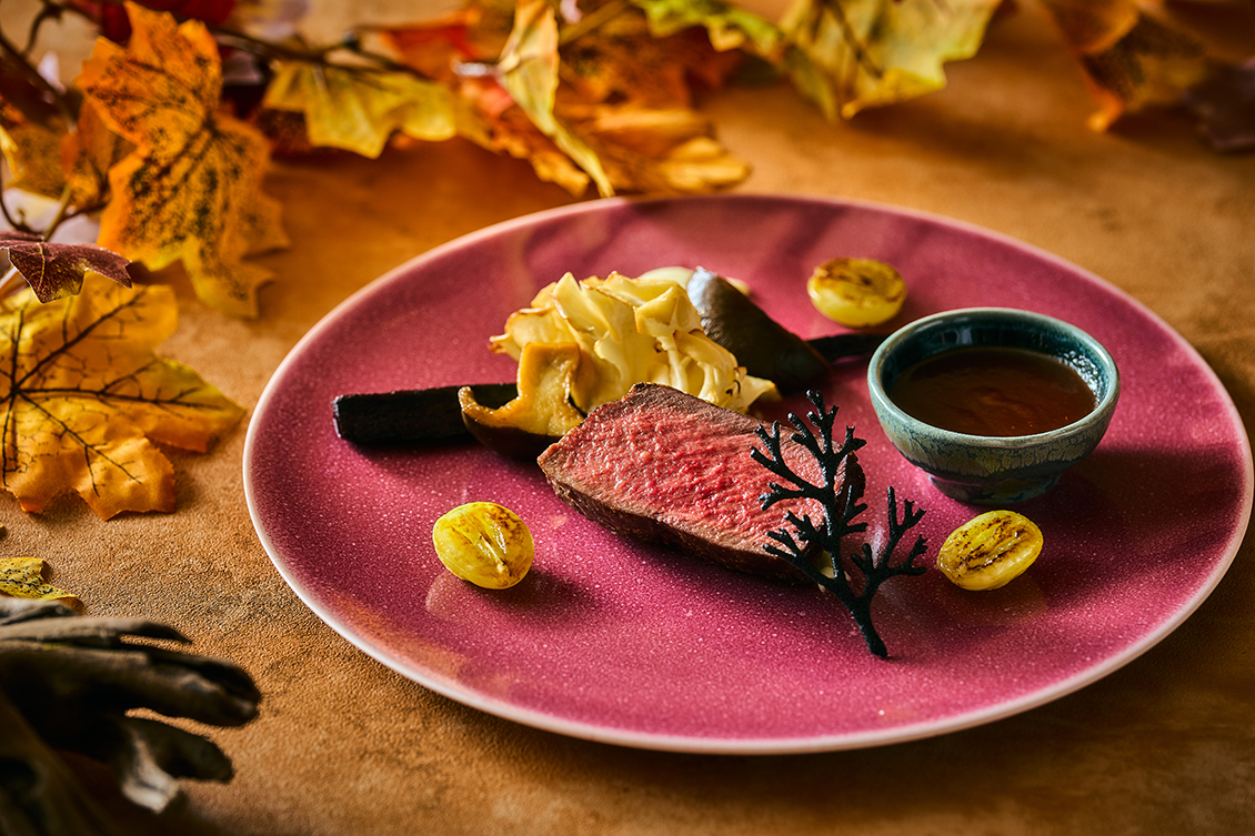 Stone-Oven-Grilled Venison from Tono, Seared at 400°C to Lock In Its Umami, with Barbecue Sauce